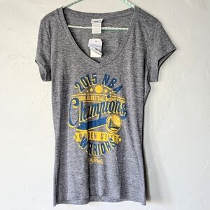 NWT 2015 Golden State Warriors NBA Champions V-Neck Tee - Women’s Large